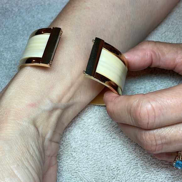 Talbots magnetic closure slip on bangle bracelet - Picture 2 of 4